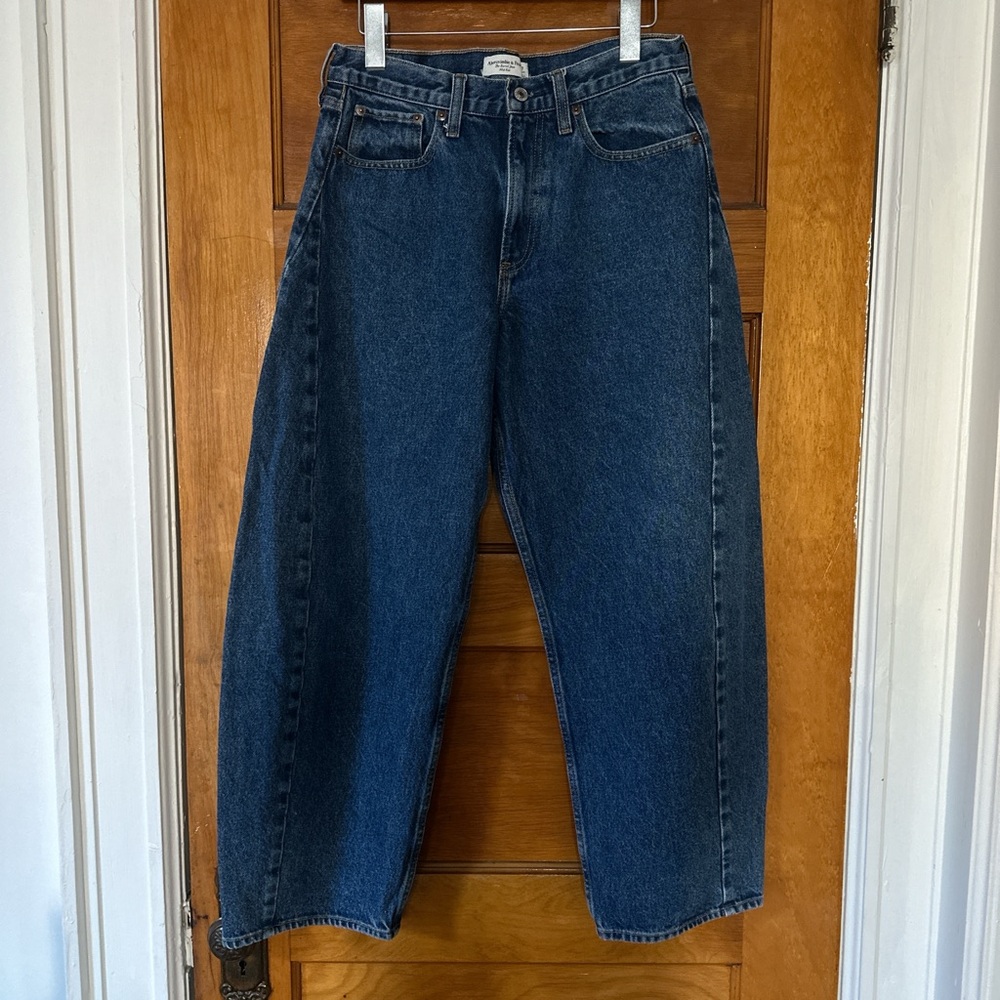 Abercrombie curve love Barrel jeans